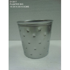 PLANTER BIG SQUARE STUD DESIGN