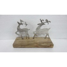 2 REINDEER ON WOODEN BASE