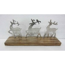 3 REINDEER ON WOODEN BASE